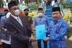 Apresiasi Peran Kemenag, Bupati Amirudin Serahkan Tanah Wakaf
