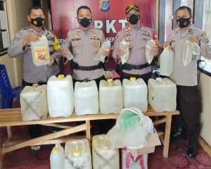 Ratusan Liter Cap Tikus Disita Polisi di Kota Luwuk