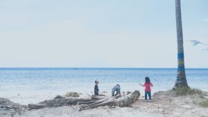 Menikmati Hamparan Pantai Pasir Putih di Wisata Desa Louk