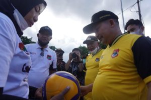 Bupati Banggai Amirudin saat membuka di Lapangan 12 Februari di Kecamatan Pagimana