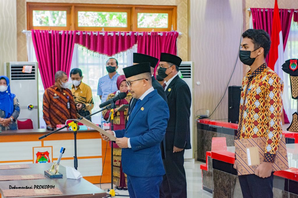 Pelantikan Pejabat Eselon III dan IV, Muhlis Pampawa Jabat Kabag Prokopim Setda Banggai