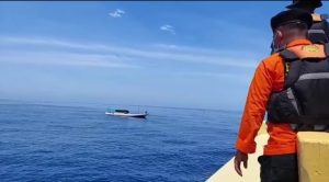 Berhari-hari Terombang-ambing di Laut, Ayah dan Anak Ditemukan Selamat
