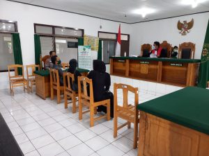 Lima Oknum Warga Luwuk Tertunduk Malu di Depan Hakim