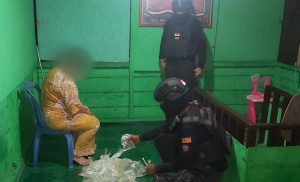 Emak-emak Berdaster di Pasar Simpong Terciduk Jualan Cap Tikus