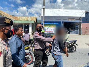 Pria Mabuk Ngamuk di BRI Simpong