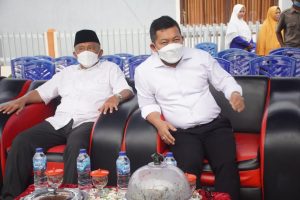 Amirudin Sumbang 1.000 Sak Semen untuk Masjid di Bualemo B