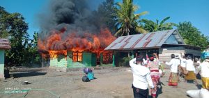 Tinggalkan Dupa Menyala, Rumah Warga Toili Kebakaran