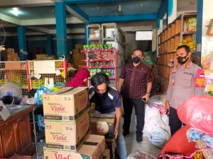 Satgas Pangan Distribusi 53 Ton Minyak Goreng yang Ditimbun di Palu
