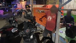 Diduga Alami Puber Kedua, Kelompok Lansia Pesta Miras di Pasar Simpong