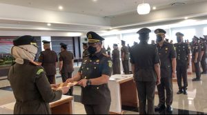 Lantik Kajari Banggai, Ini Arahan Kajati Sulteng pada Raden Wisnu Bagus Wicaksono