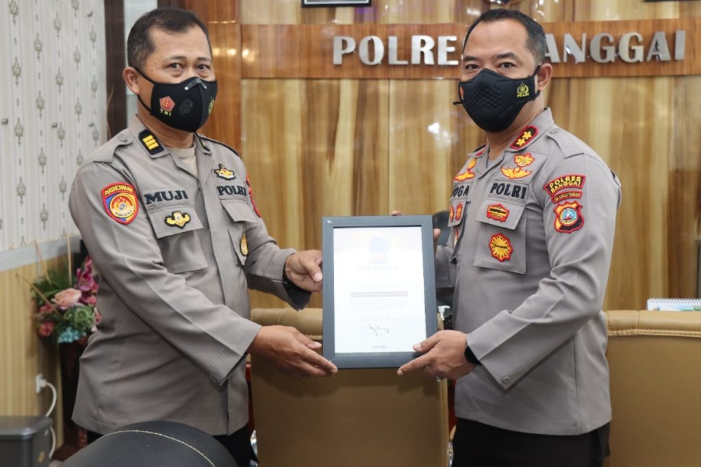 Polres Banggai Terima Penghargaan Terbaik II IKPA 2021 dari Kemenkeu