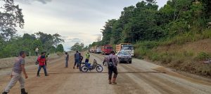 Warga Kembali Blokade Hauling Road PT KFM