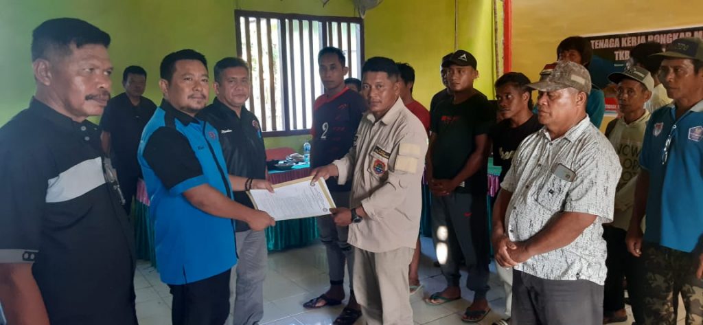 Kukuhkan TKBM Siuna Jaya, Ketua FSPTI Banggai Harap Pekerja Lokal Terima Hak