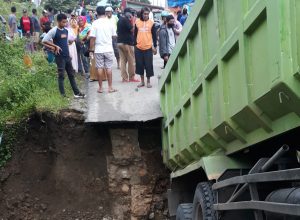 Jembatan Hunduhon Amblas