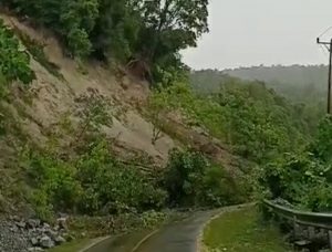 Longsor Tutup Jalan di Lipatan Empat Poh – Salodik