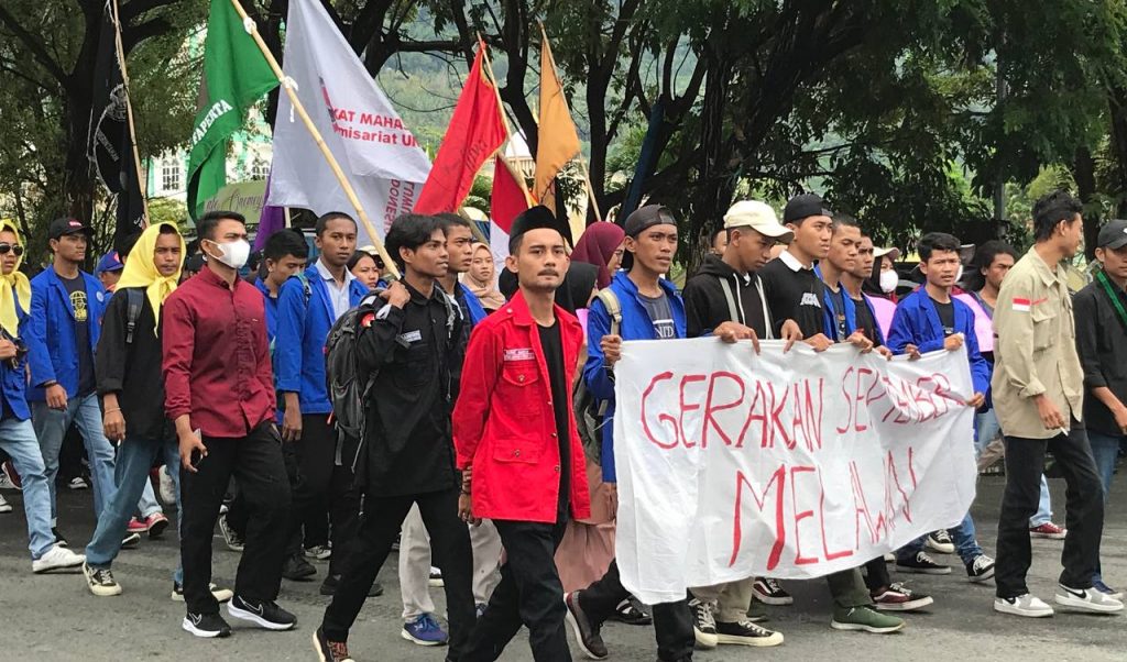 Ada Penyusup di Balik Pelemparan Kaca Kantor DPRD Banggai