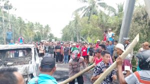 Tabrakan, Dua Pickup Terbakar Hebat