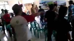 Warga Tongke Ngamuk Depan Camat Balantak Selatan