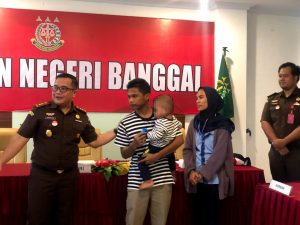 Masih Cinta dan Punya Balita, Kejari Banggai Bebaskan Suami KDRT