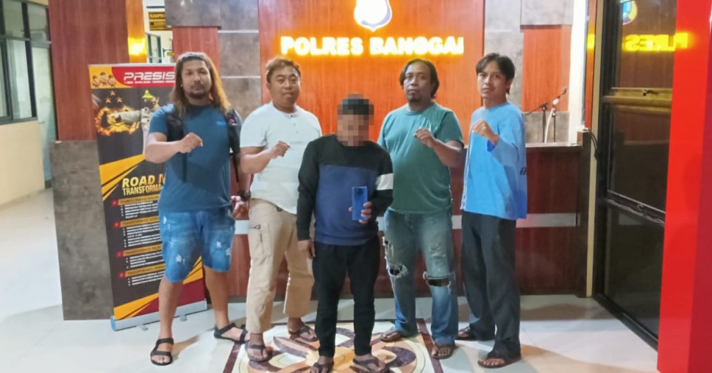 Oknum Sales Curi Handphone Pengunjung Foodpedia