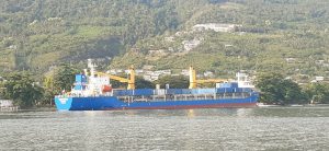 Kapal Kontainer Kandas di Pelabuhan Luwuk