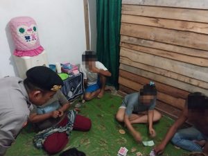 Tiga Emak-emak Ditangkap Berjudi di Luwuk Selatan