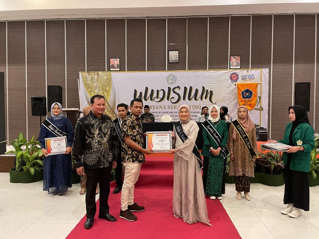 Momen Langka, 124 Mahasiswa Fisip UMLB Yudisium saat Gerhana Bulan Total