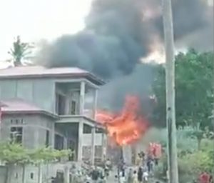 Kebakaran Puge, Rumah Penjual Ayam Rata Tanah