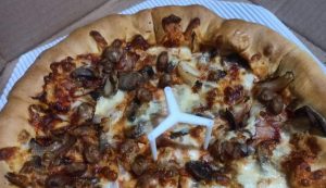 Viral Warganet Curhat soal Rasa Pizza Hut Luwuk, Lebih Enak Jepa
