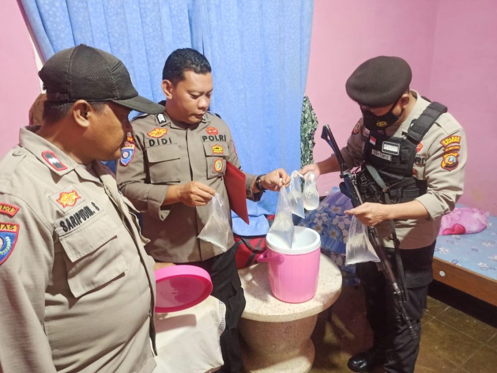Rumah Penjual Cap Tikus di BTN Pepabri Digerebek Polisi