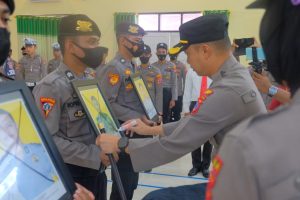 10 Polisi Dipecat Tidak Hormat, Foto Mereka Dicoret Kapolres Bangkep