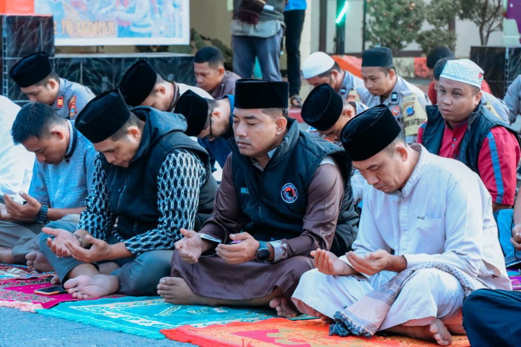 Kapolres Banggai gelar Salat Gaib Gempa Cianjur dan Tragedi Jatuhnya Helikopter Polri