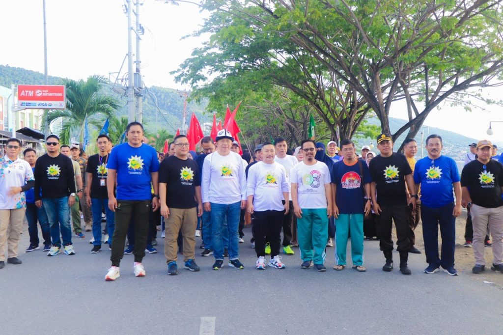 Pawai Ta’aruf Muhammadiyah dan Aisyiyah di Luwuk Diikuti Ratusan Peserta