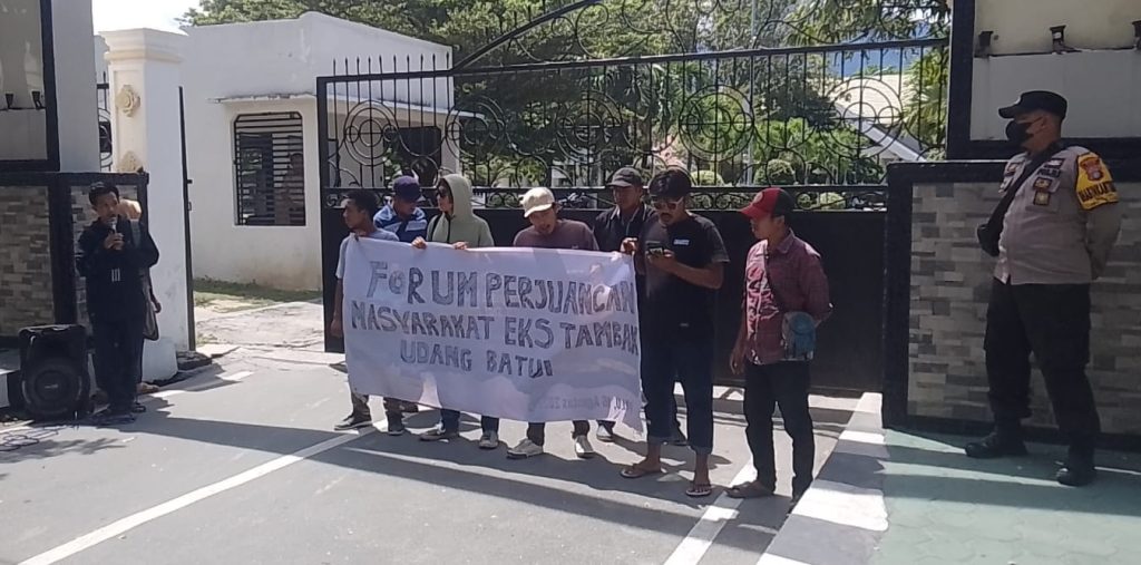 Polemik HGU Tambak Udang Batui, Warga Demo di DPRD Sulteng