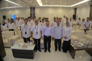 Tutup Pembekalan 192 Kepala Desa, Ini Penegasan Bupati Amirudin
