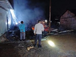 Pemilik lagi Tidur, Warung Terbakar di Toili
