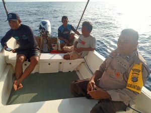 Polisi dan Yayasan Tompotika Biodiversity Lestari Patroli di Perairan Pulo Dua