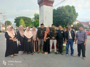 PPK dan Jajaran PPS di Bunta Bagi Takjil Gratis