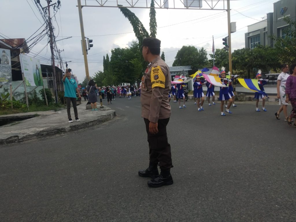 Polisi Amankan Pawai Drumband Pelajar Katolik di Luwuk