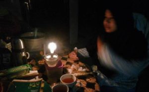 Warga Luwuk Utara Sahur tanpa Listrik
