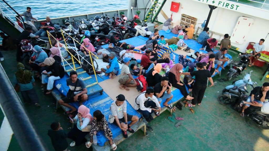 H-3 Lebaran, Penumpang Tol Laut Membludak, Kapal Diberangkatkan Lebih Cepat