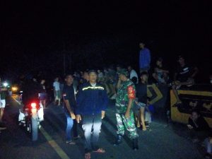 Warga Batui Blokade Jalan Raya Akibat Kesal Listik Padam