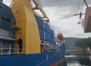 Kapal Kontainer vs Kapal Perikanan, Saling Senggol saat Masuk Pelabuhan Luwuk