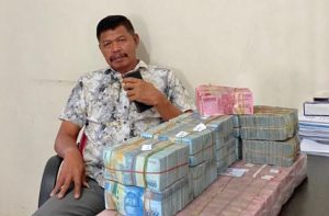 Rp 1,6 Miliar, APBMI Banggai Serahkan THR untuk Buruh di Pelabuhan Tangkian