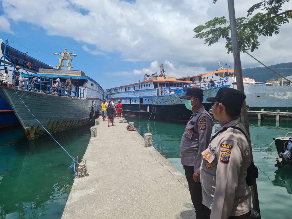 Pantau Arus Mudik Lebaran, Polisi Siaga di Pelabuhan Rakyat Luwuk