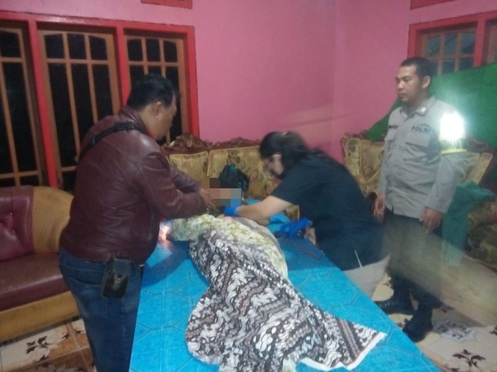Cekcok dengan Suami, Istri Nekat Tikam Ulu Hati hingga Tewas di Moilong
