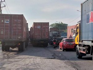Setiap hari, 40 Truk Kontainer Lalu Lalang dalam Kota Luwuk
