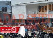 Warga Luwuk Banggai Berburu Gas 3 Kg di Pangkalan