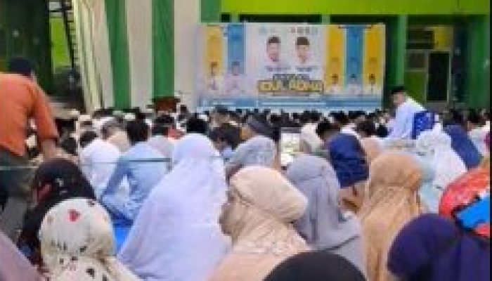 Ribuan Warga Salat Iduladha di Kampus Unismuh Luwuk