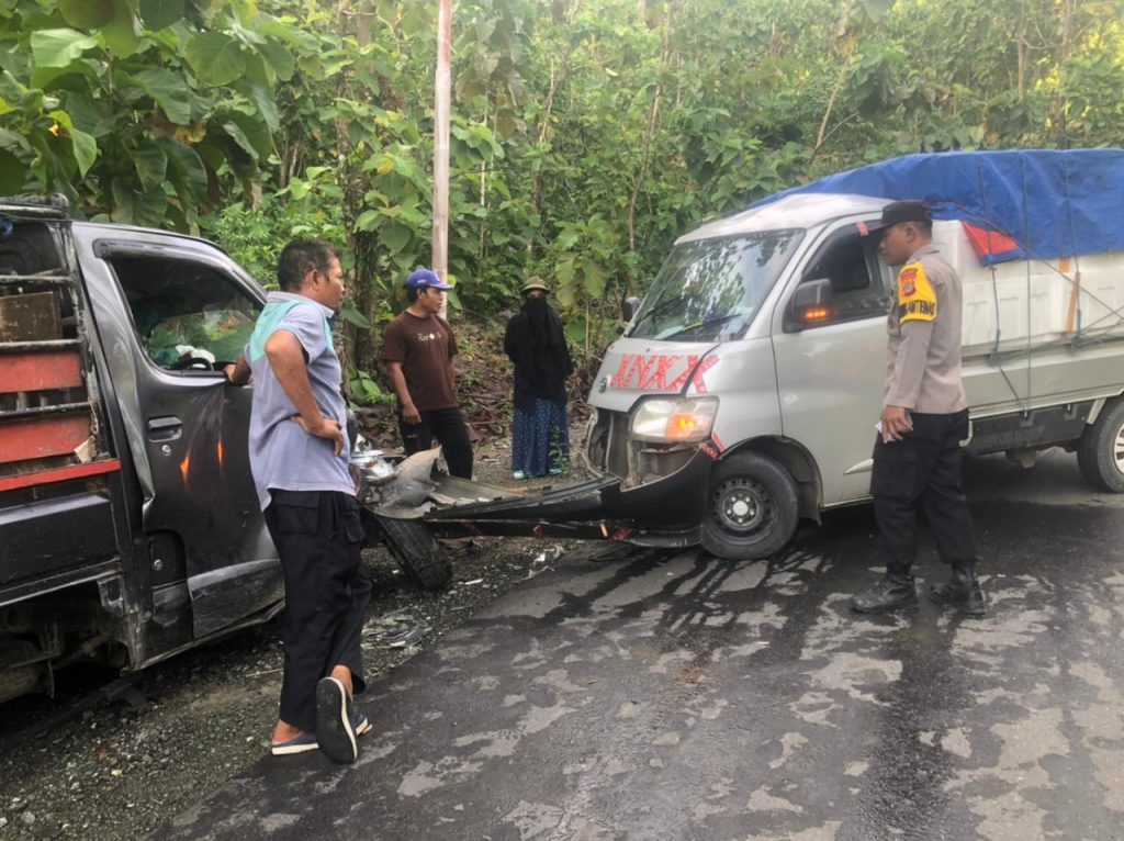 Dua Pickup Grandmax Tabrakan di Bualemo